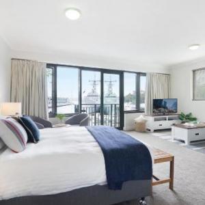 King size studio with water view walk to the city Sydney New South Wales