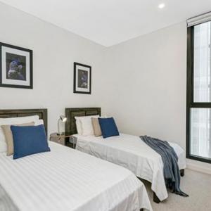 Close to Sydney CBD this bright north facing apartment enjoys a relaxing Parkside Setting with impressive city views - MEZZO