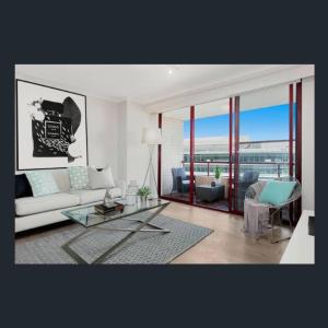 Two Bedroom Apartment with Darling Harbour Views Sydney